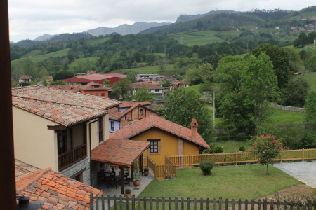 We could hear cowbells from the hills in the distance. Very pastoral. El Picoretu apartments