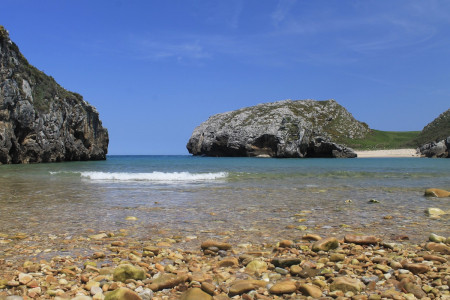 Away from the main road, a quiet secluded and perfect spot for a bit of rest from driving. Cuevas del mar