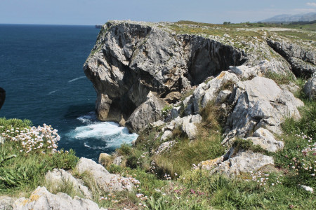 Beautiful and treacherous at the same time. Perfect site for a relaxing and sun-drenched picnic. Bay of Biscaye
